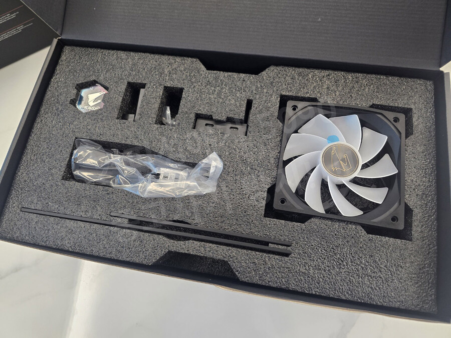 기가바이트 RTX5090 어로스 마스터 개봉기 [5090어마]_6.jpg