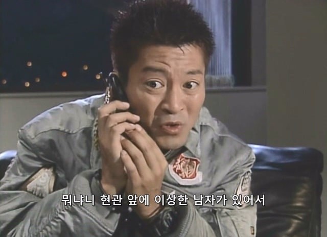 인질을 붙잡고 농성중인 테러범이랑 인터뷰하는 방법_9.jpg