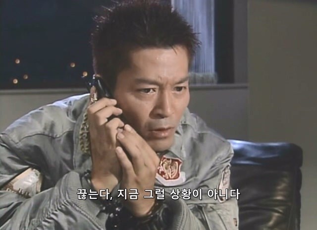 인질을 붙잡고 농성중인 테러범이랑 인터뷰하는 방법_14.jpg