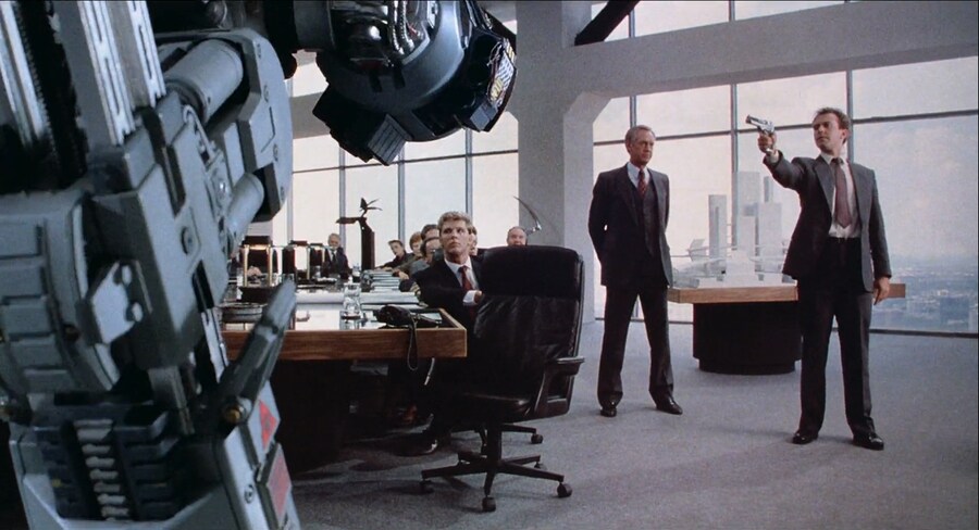 영화 로보캅에서 생각해보면 기묘한 장면_4.png