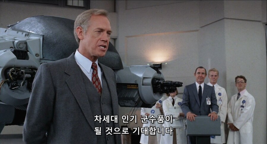 영화 로보캅에서 생각해보면 기묘한 장면_7.png