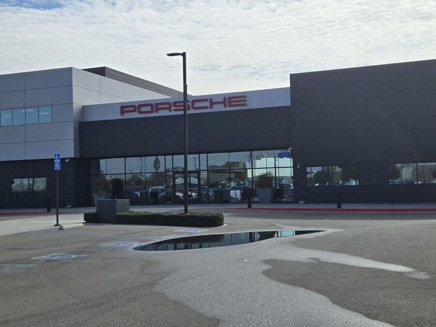 포르쉐 익스피어런스 센터에서 대충 사묵는 햄버거;ㅎ_1.jpg