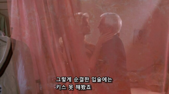 개쩌는 금발거유 미녀의 치명적인 매력_3.png