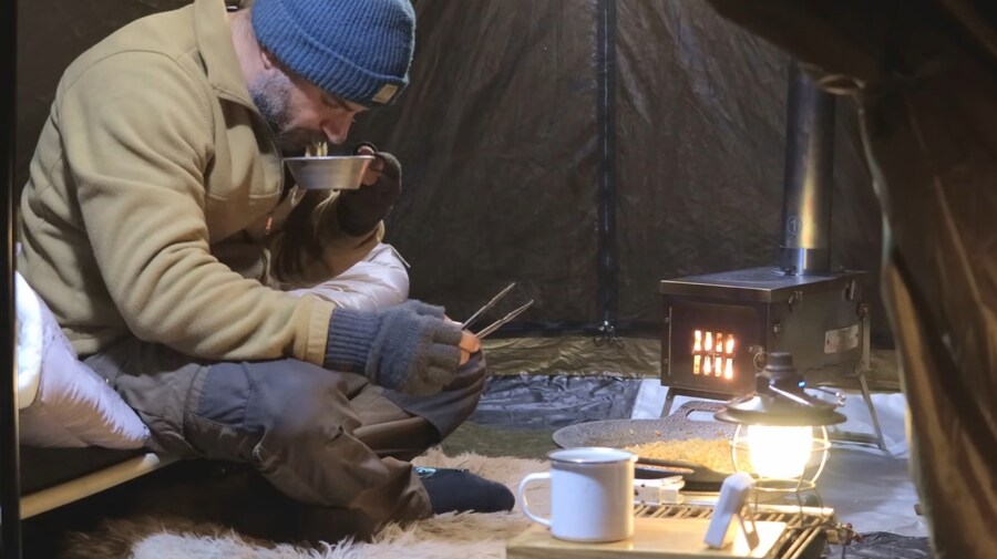 -5°C에 텐트에서 한국식 바베큐 하겠다는 외국인_31.jpg