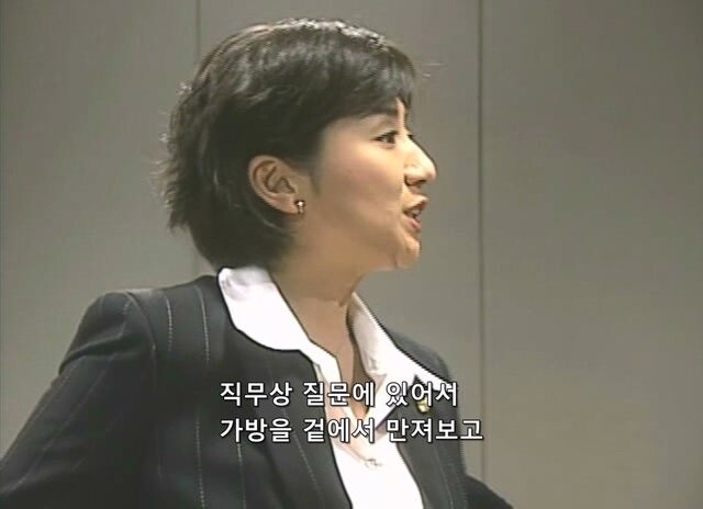 길 가던 무고한 시민을 붙잡아서 강도로 만든 형사_12.jpg