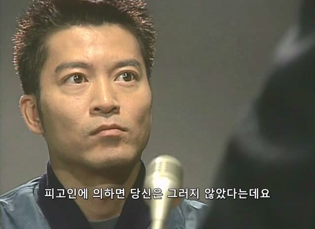 길 가던 무고한 시민을 붙잡아서 강도로 만든 형사_16.jpg