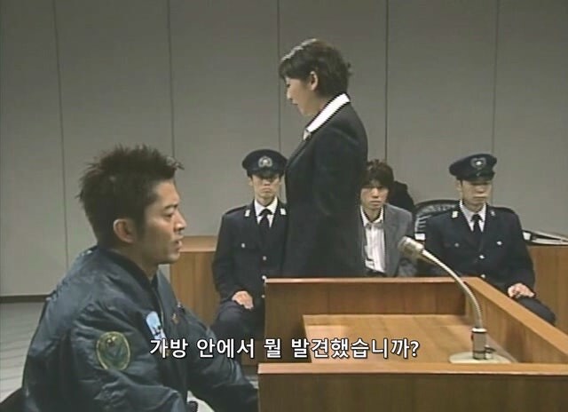 길 가던 무고한 시민을 붙잡아서 강도로 만든 형사_20.jpg