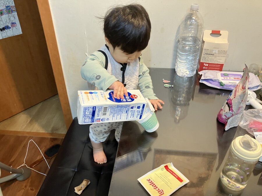 재탕) “아빠 우유 따라줄게요”_1.jpg