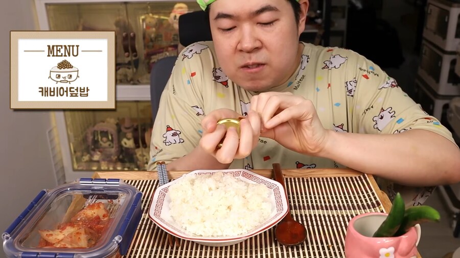 인생 첫 캐비어 먹방 하는 유튜버.jpg_18.png