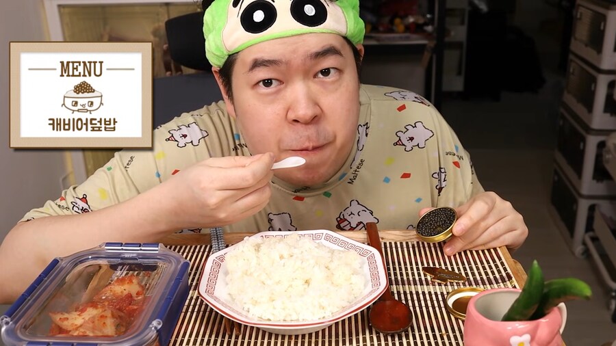 인생 첫 캐비어 먹방 하는 유튜버.jpg_28.png