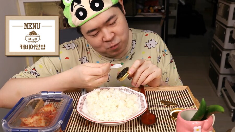 인생 첫 캐비어 먹방 하는 유튜버.jpg_31.png