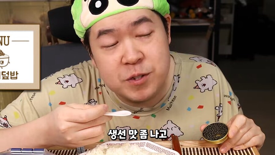 인생 첫 캐비어 먹방 하는 유튜버.jpg_35.png