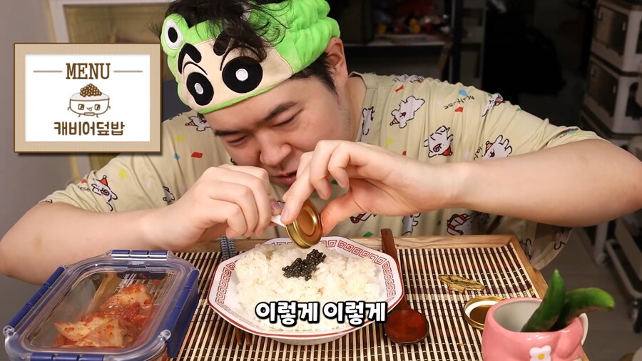 인생 첫 캐비어 먹방 하는 유튜버.jpg_39.png