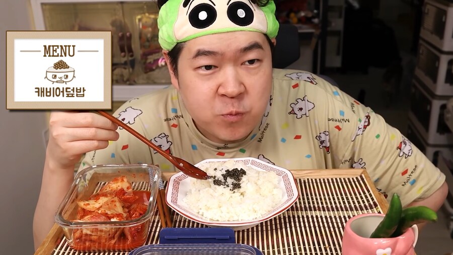 인생 첫 캐비어 먹방 하는 유튜버.jpg_51.png