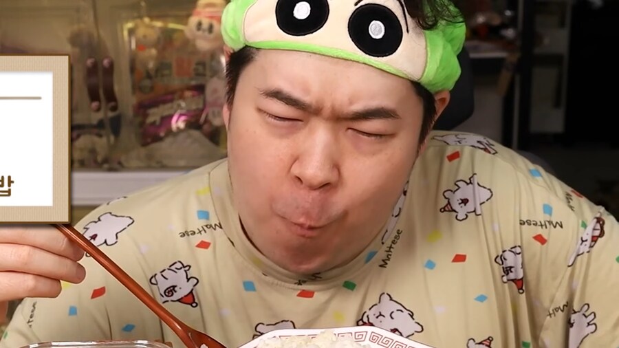 인생 첫 캐비어 먹방 하는 유튜버.jpg_56.png