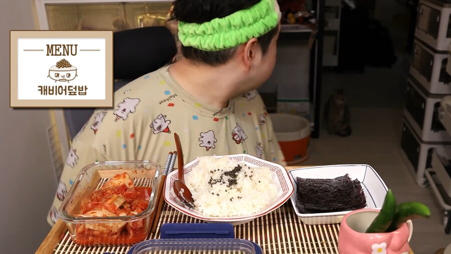 인생 첫 캐비어 먹방 하는 유튜버.jpg_66.png