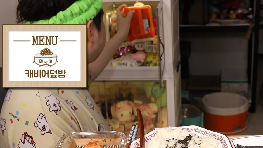 인생 첫 캐비어 먹방 하는 유튜버.jpg_69.png