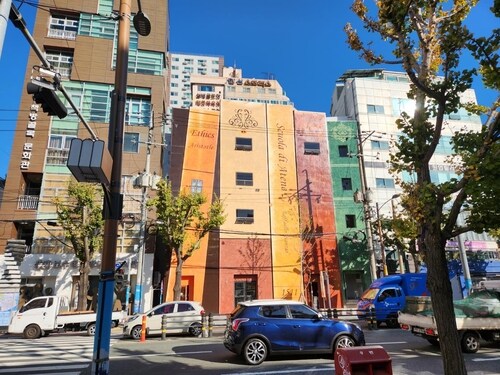 부산) 보수동은 망하지만 책방으로 살아난 건물_1.jpg