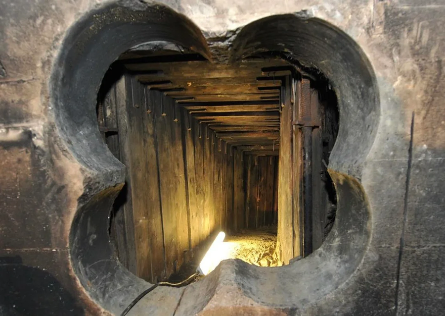 터널 뚫고 1000만 달러이상 훔친 도둑.jpe_1.webp