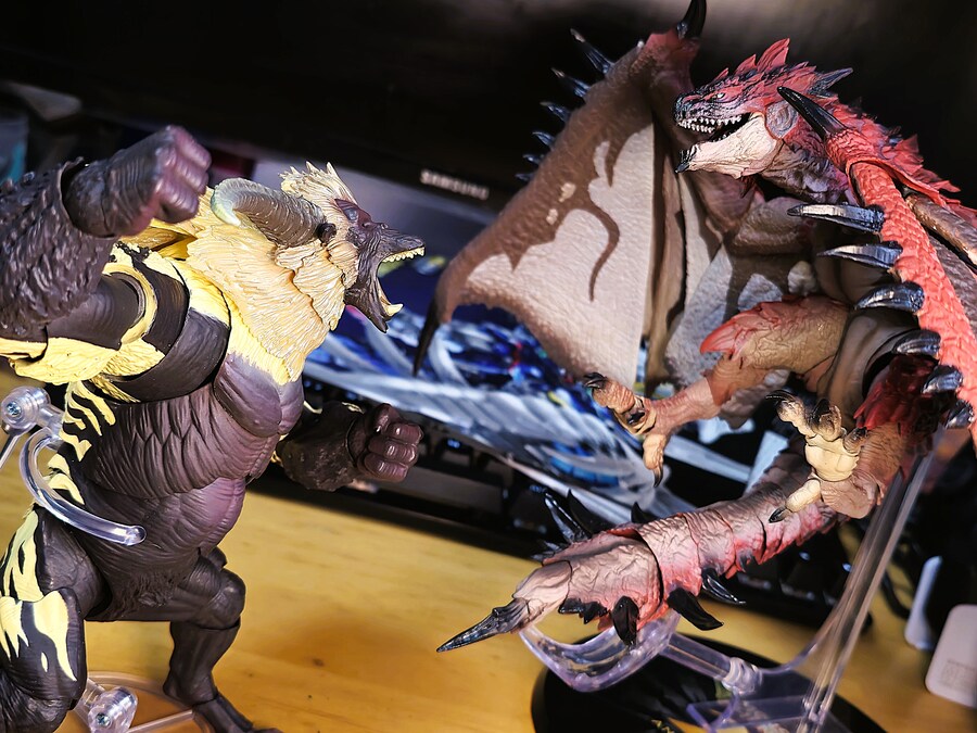 몬스터헌터) 어제 온 라잔 피규어_9.jpg