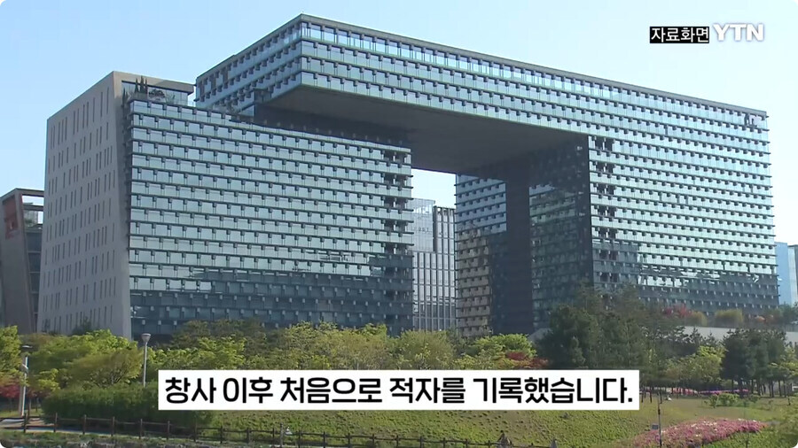 ???: 엔씨는 365일 맨날 까이는데 진짜 망하고 있는거 맞음??_2.jpg