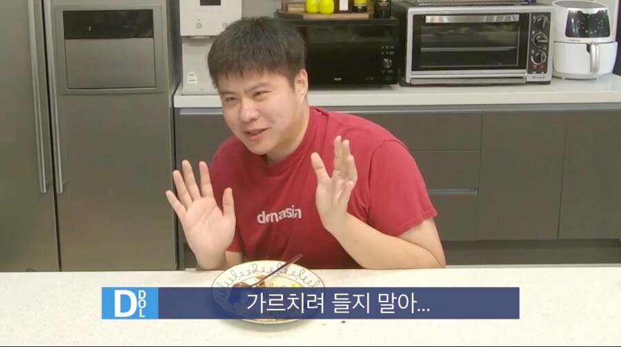 고작 오무라이스 만들다가 나락갈뻔한 유튜버_5.jpg