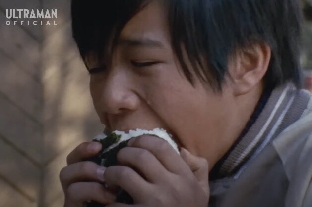 울트라맨) 눈물의 주먹밥 먹방_2.jpg