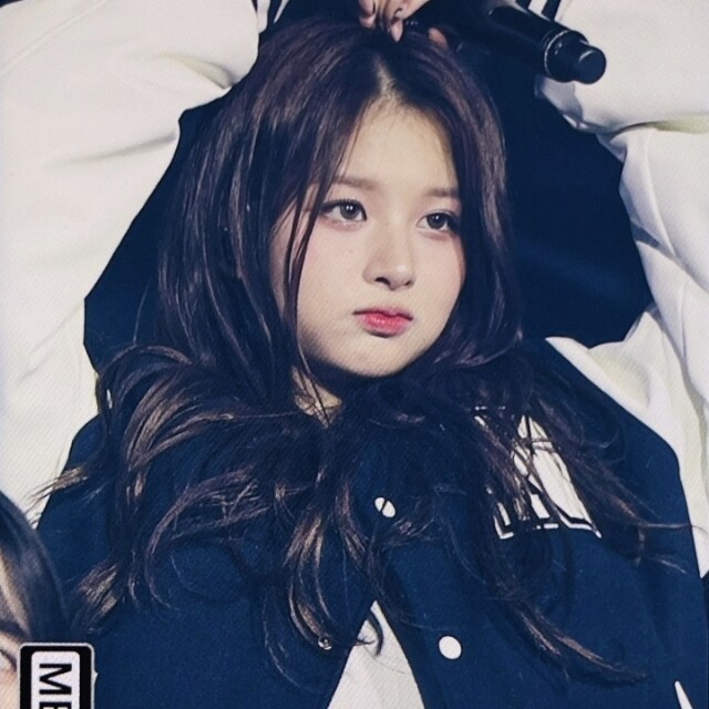 이와중에 설윤 역대급 애교 ㄷㄷㄷㄷㄷㄷㄷ.gif_1.jpg