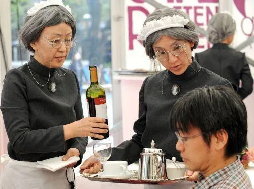 메이드 카페라고 해서 왔는데 뭔가 이상하다_1.webp