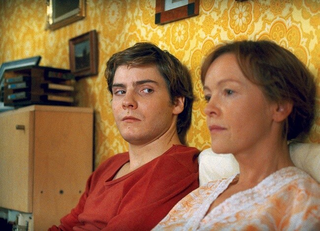 헬무트 제모가 엄마한테 구라까는데 박평식 8점인 영화_5.jpg