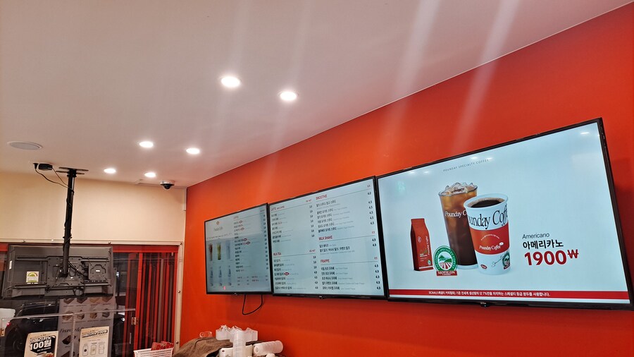 유게이 카페 접는다. 디저트 싸게 가져가라_1.jpg