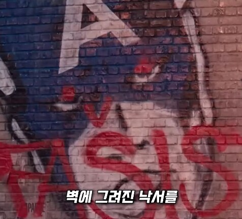 MCU) 에오울에서 캡틴이 헬멧 벗은 이유_11.jpg