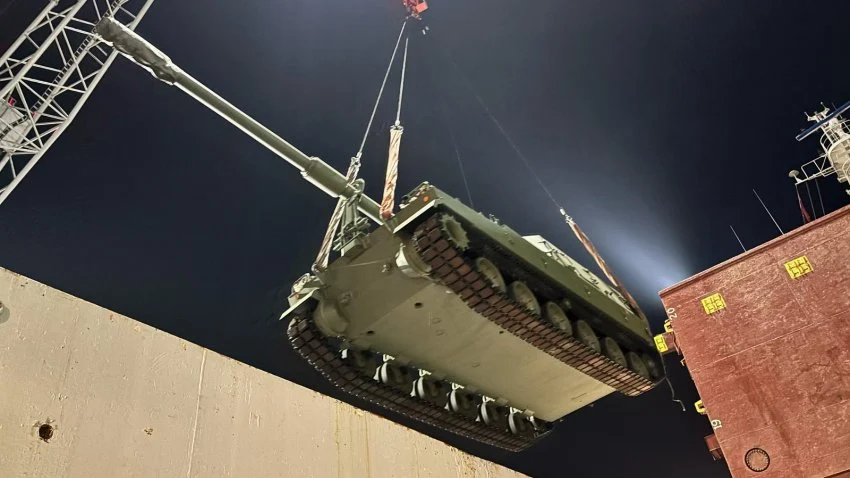 폴란드에 k2전차와 k9자주포 추가로 도착중_2.webp