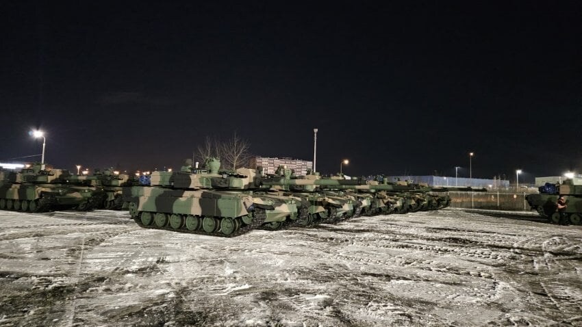 폴란드에 k2전차와 k9자주포 추가로 도착중_3.jpg