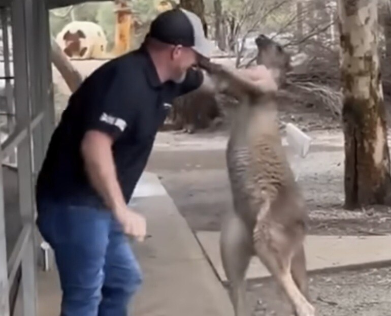 ''마 니 뭔데 껴드노 여자 앞이라고 가오잡나?''_3.jpg