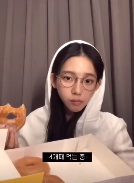 보는 사람이 안타까운 소식하는 아이돌 먹방_1.jpg