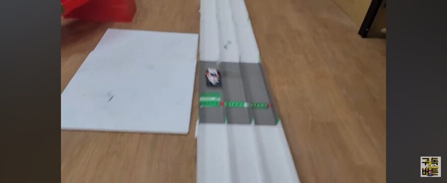 깃털 하나 꽂았다고 공기저항을 줄인다는게 말이 되냐?_17.jpg