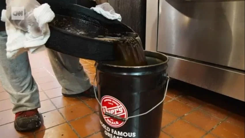 113년동안 같은 기름으로 만드는 미국 햄버거_4.webp