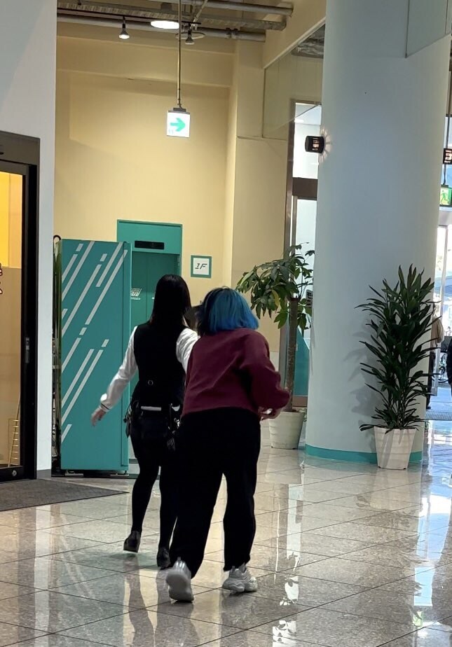 본인 팬사인회에서 쫒겨났다는 아이돌_2.jpg