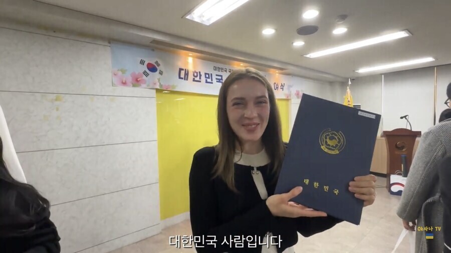 외국녀가 태극기 들고 뛴 이유_4.jpg