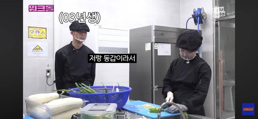 군인 청년의 최애 아이돌_3.png