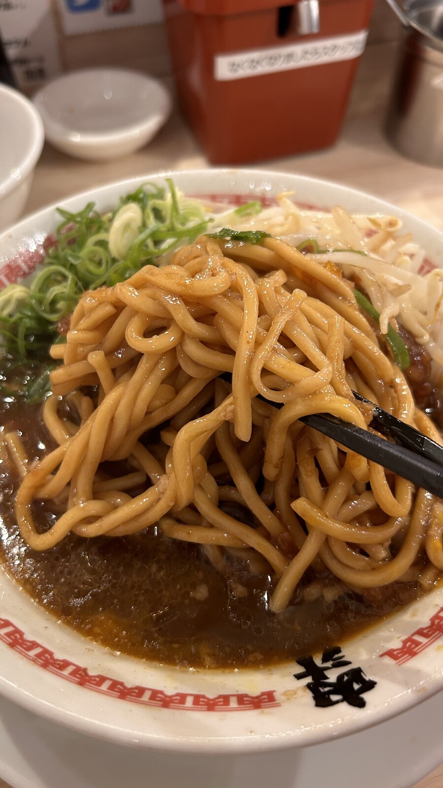 삼겹살 튀김 볶음을 산처럼 쌓아주는, 도쿄 니쿠지루멘 스스무_15.jpg