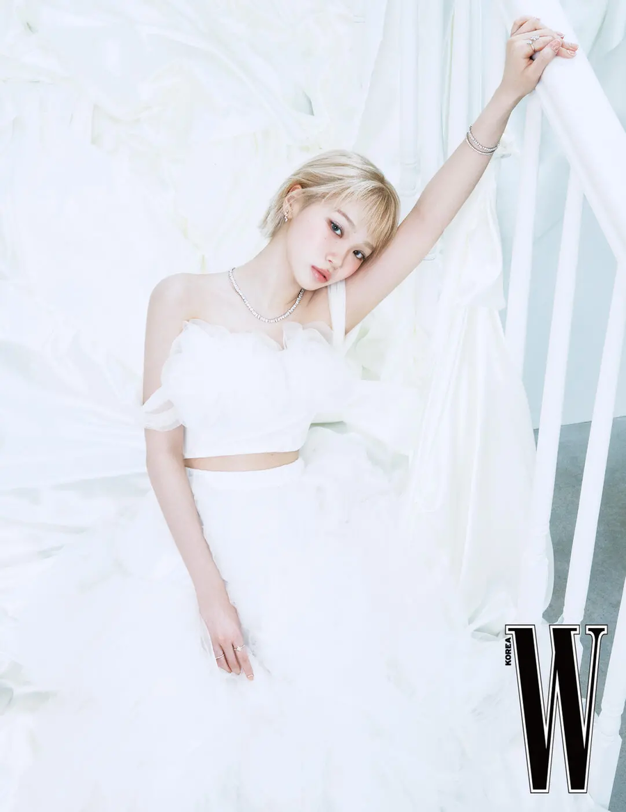 [르세라핌] 르세라핌 김채원, 더블유 디지털 커버_8.webp