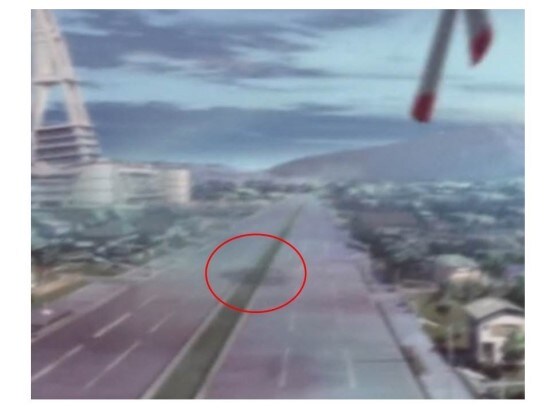 와 근데 폭탄이 떨어졌는데도 아스팔트 개 딴딴하네_3.jpg