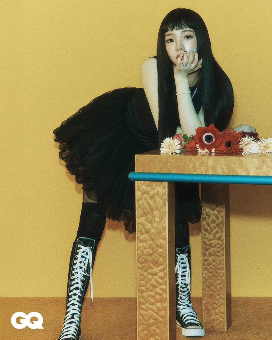 [에스파] 이렇게 해도 저렇게 해도 예쁜 카리나의 가방 속_7.jpg