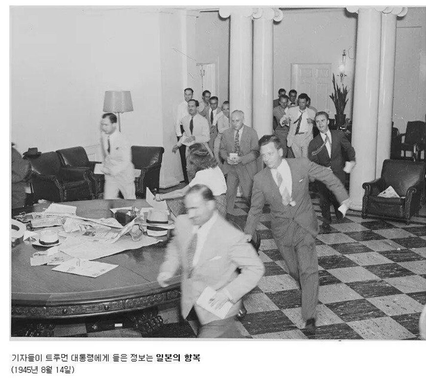 암만 봐도 급식 먹으러 가는 학생들로 보이는 사진.jpg_1.jpg