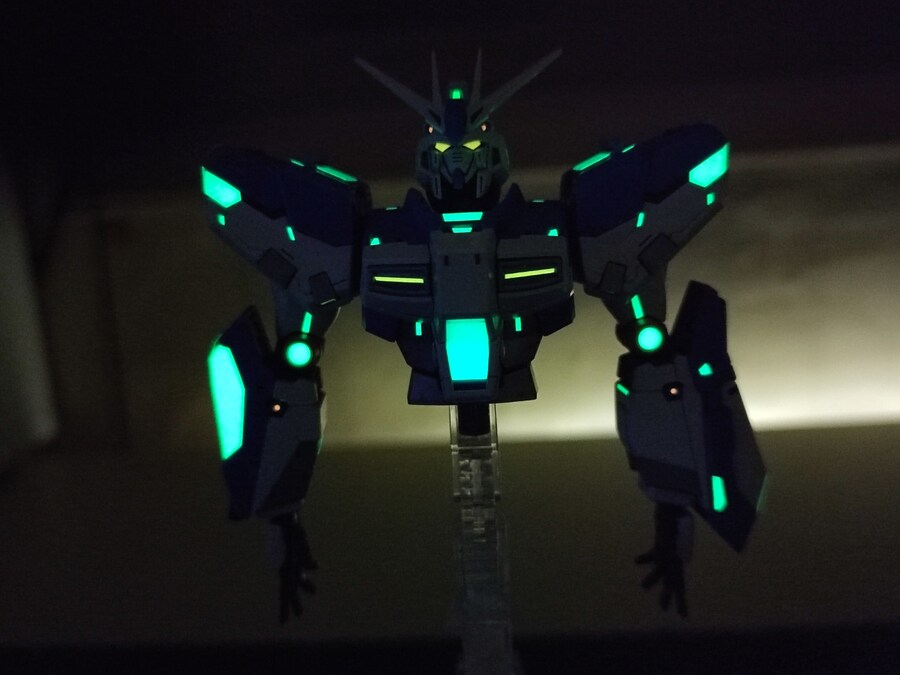 RG 하이뉴 건담 축광테이프 작업 마지막편(상체작업&간단 완성샷)_17.jpg