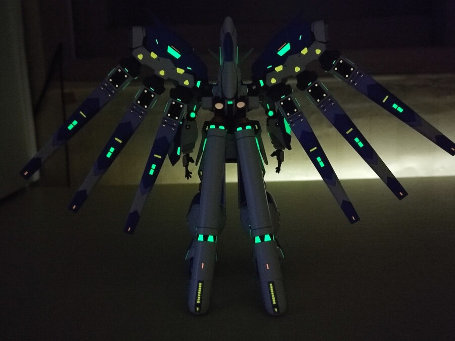 RG 하이뉴 건담 축광테이프 작업 마지막편(상체작업&간단 완성샷)_27.jpg