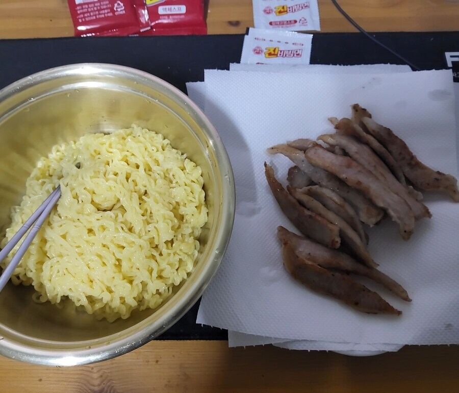 리노아님이 본인 몫까지 먹으라고 한 죄악의 음식_1.jpg