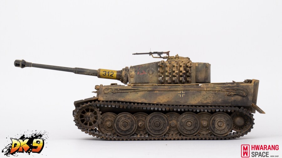 아카데미 1/35 German Tiger I Late Ver.[티거1 후기형]_4.png